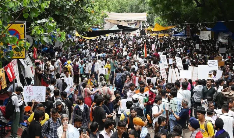 Student-Protest_V_jpg--816x480-4g