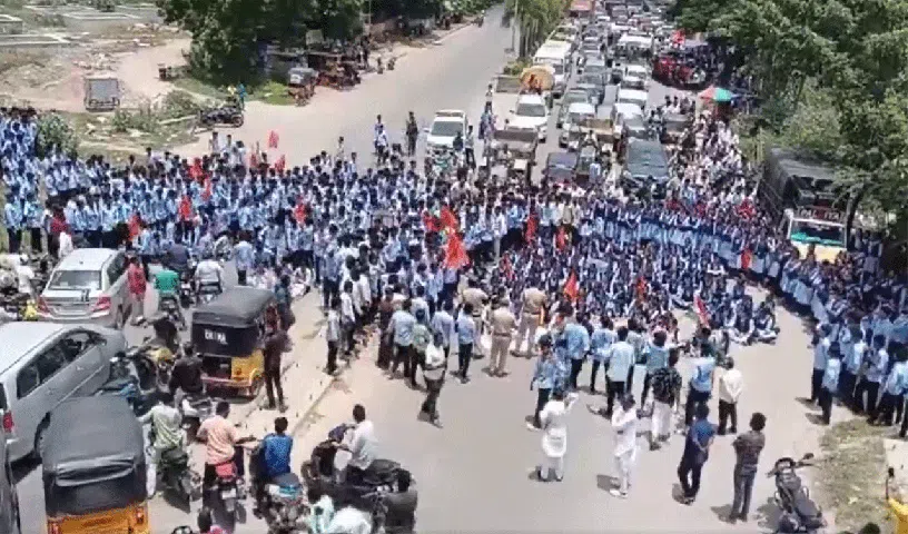 Students-Protest_V_gif--816x480-4g