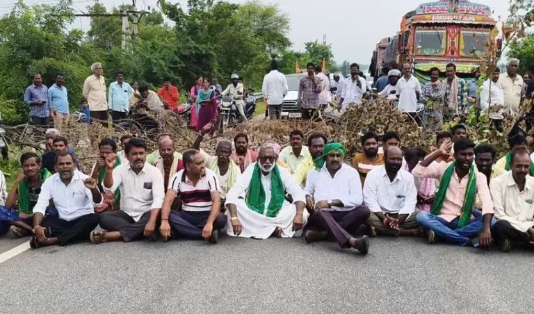 suryapet-farmers-protest1_V_jpg--816x480-3g