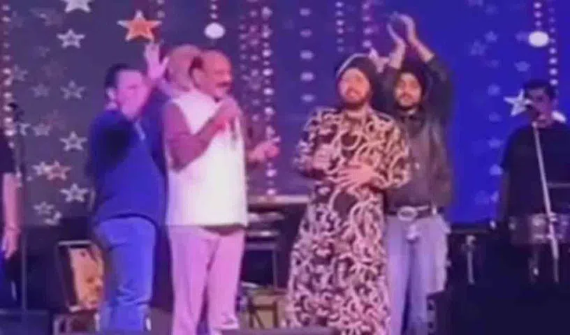 MLA-Snaps-At-Daler-Mehndi_V_jpg--816x480-4g